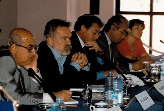 Conférence consacrée au "Processus de paix au Moyen-Orient", présidé par le Président de l'APCE,  Miguel Ángel Martínez, avec les représentants du Conseil national palestinien et de la Knesset, à Rhodes, juillet 1995