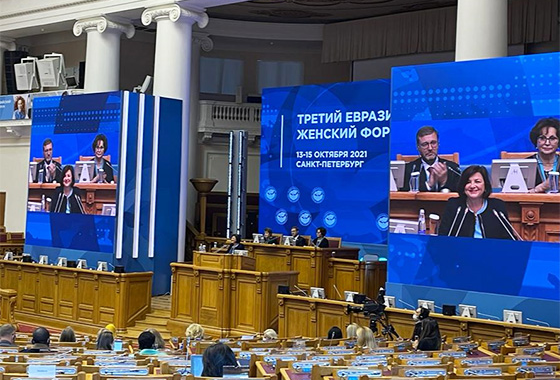 S'adressant au 3e Forum des femmes eurasiennes à Saint-Pétersbourg