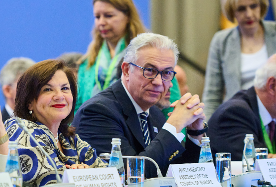 Le Président et la Sécretaire Générale de l'APCE lors de la Conférence de haut niveau sur la Charte sociale européenne à Vilnius